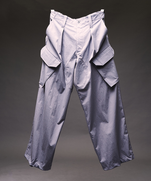 417 EDIFICE（フォーワンセブンエディフィス）の「”WASHER NYLON” RNカーゴパンツ（カーゴパンツ・メンズ・ブラック/チャコールグレー・LARGE/MEDIUM）」の4枚目の写真