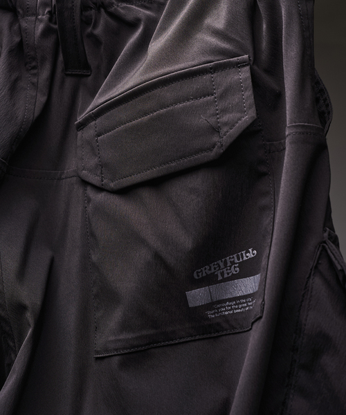417 EDIFICE（フォーワンセブンエディフィス）の「”WASHER NYLON” RNカーゴパンツ（カーゴパンツ・メンズ・ブラック/チャコールグレー・LARGE/MEDIUM）」の7枚目の写真