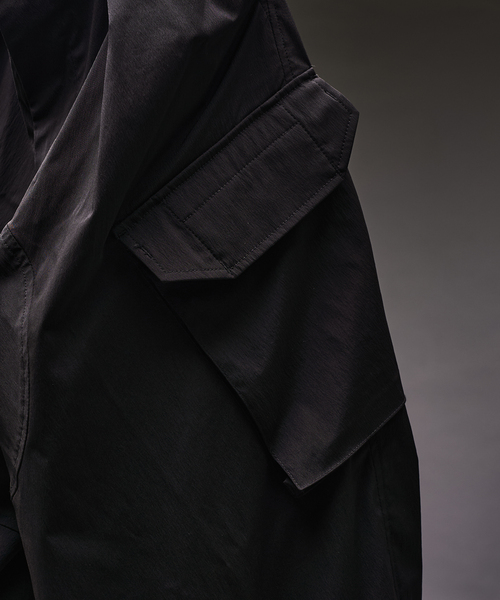 417 EDIFICE（フォーワンセブンエディフィス）の「”WASHER NYLON” RNカーゴパンツ（カーゴパンツ・メンズ・ブラック/チャコールグレー・LARGE/MEDIUM）」の9枚目の写真