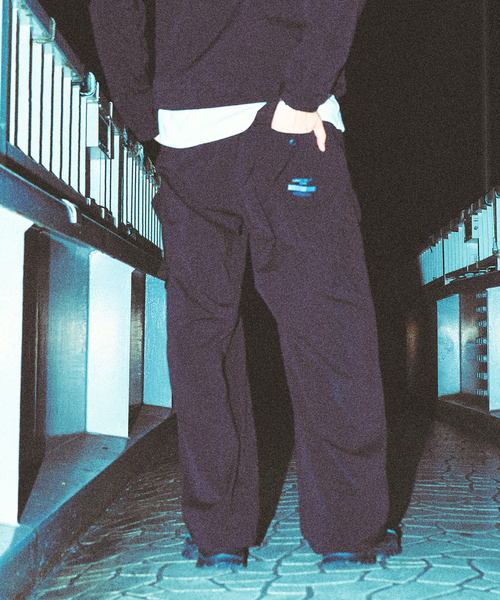 417 EDIFICE（フォーワンセブンエディフィス）の「”WASHER NYLON” RNカーゴパンツ（カーゴパンツ・メンズ・ブラック/チャコールグレー・LARGE/MEDIUM）」の19枚目の写真