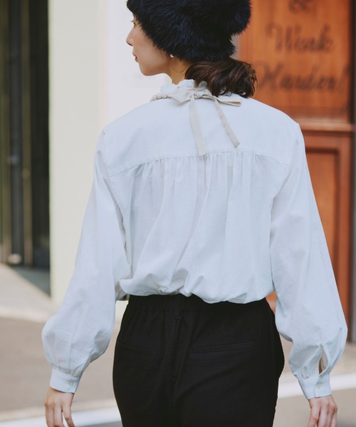 studio CLIP（スタディオクリップ）の「【3シーズンシリーズ】シングルガーゼ襟フリルブラウス（シャツ/ブラウス・レディース・グレー/オフホワイト/ブラック/ピンク/サックスブルー/チャコール/イエロー/アイボリー/ベージュ・LARGE/MEDIUM）」の12枚目の写真