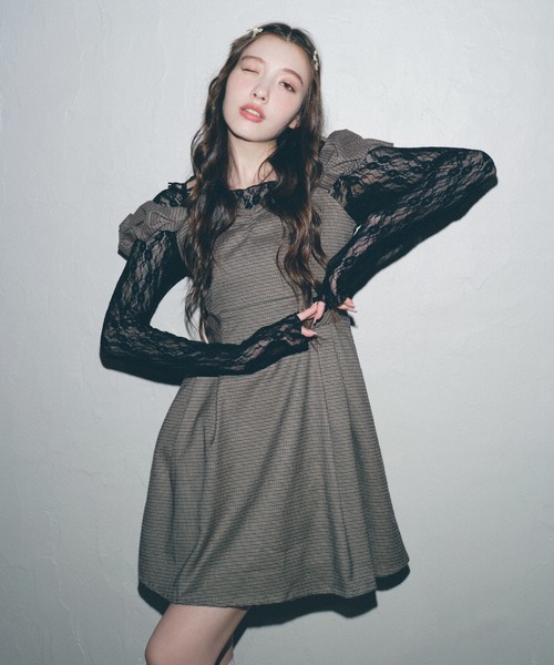 REDYAZEL（レディアゼル）の「ローズブローチレーストップス（Tシャツ/カットソー・レディース・ブラック/ホワイト・FREE）」の7枚目の写真