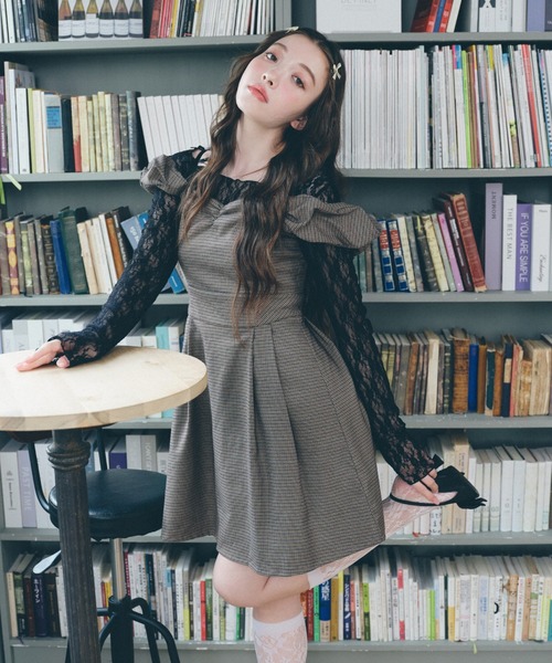 REDYAZEL（レディアゼル）の「ローズブローチレーストップス（Tシャツ/カットソー・レディース・ブラック/ホワイト・FREE）」の6枚目の写真