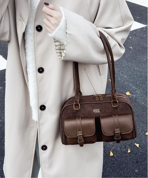 FREE STYLISTS(フリー スタイリスト)の「Y2K マルチポケットショルダーバッグ レトロ バックルデザインBAG / 500mlペットボトル収納可能(ショルダーバッグ・レディース・ブラウン/ブラック/ダークブラウン/ワイン/カーキ・FREE)」の6枚目の写真