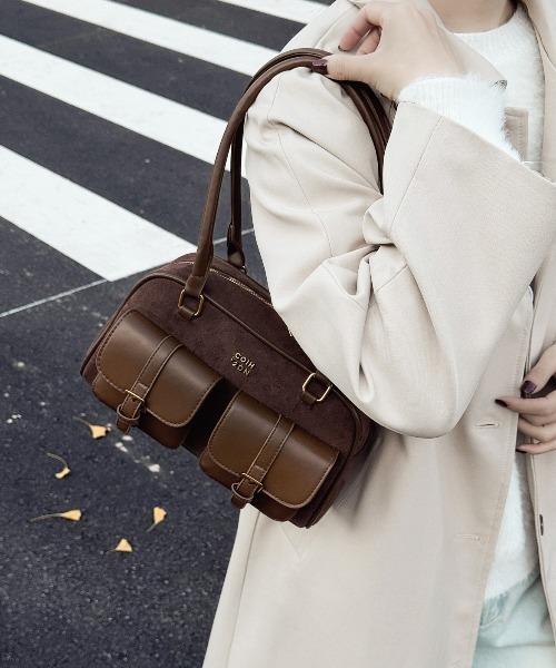 FREE STYLISTS(フリー スタイリスト)の「Y2K マルチポケットショルダーバッグ レトロ バックルデザインBAG / 500mlペットボトル収納可能(ショルダーバッグ・レディース・ブラウン/ブラック/ダークブラウン/ワイン/カーキ・FREE)」の8枚目の写真