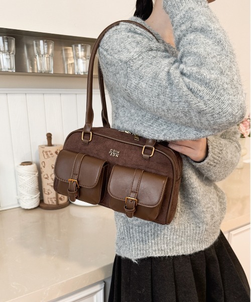 FREE STYLISTS(フリー スタイリスト)の「Y2K マルチポケットショルダーバッグ レトロ バックルデザインBAG / 500mlペットボトル収納可能(ショルダーバッグ・レディース・ブラウン/ブラック/ダークブラウン/ワイン/カーキ・FREE)」の9枚目の写真