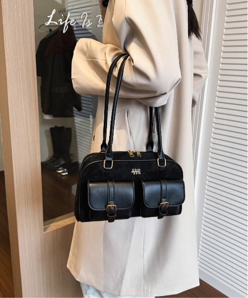 FREE STYLISTS(フリー スタイリスト)の「Y2K マルチポケットショルダーバッグ レトロ バックルデザインBAG / 500mlペットボトル収納可能(ショルダーバッグ・レディース・ブラウン/ブラック/ダークブラウン/ワイン/カーキ・FREE)」の13枚目の写真