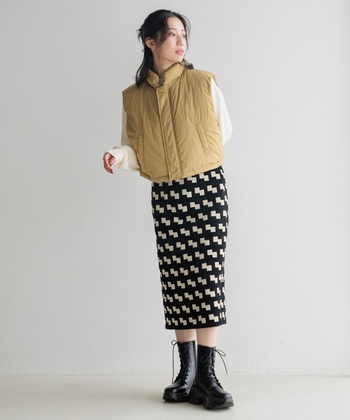 LOWRYS FARM（ローリーズファーム）の「ナカワタショートベスト 133588（ダウンベスト・レディース・ベージュ/ブラック・FREE）」の5枚目の写真