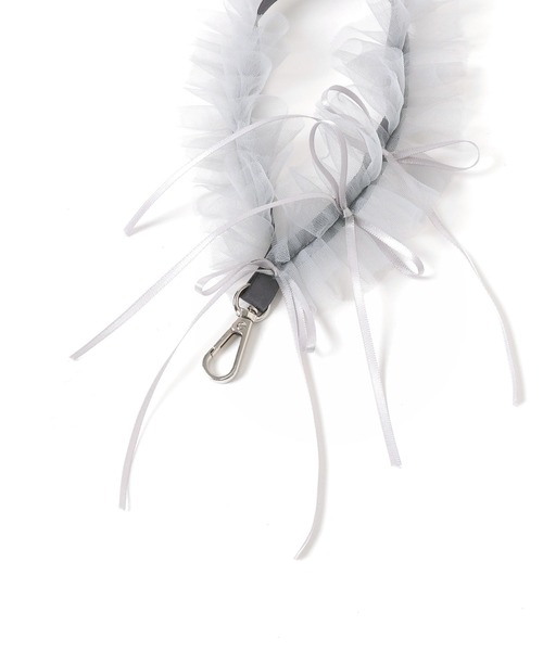 FOREVER 21（フォーエバー トゥエンティーワン）の「チュールリボンショートストラップ（スマホグッズ・レディース・グレー/ブラック・FREE）」の4枚目の写真