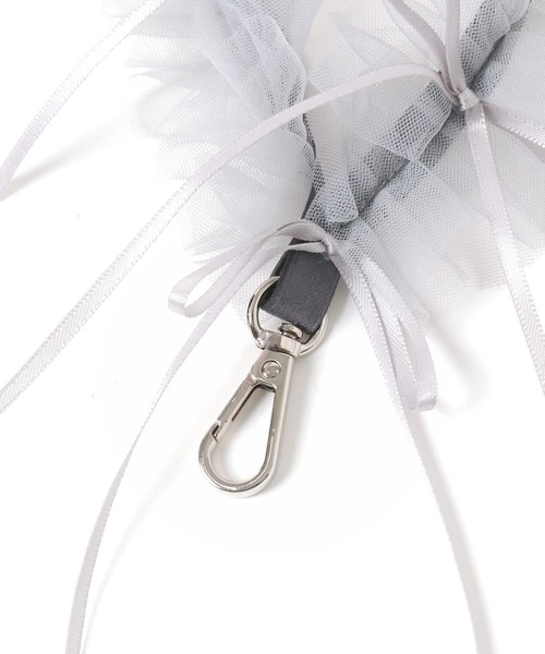 FOREVER 21（フォーエバー トゥエンティーワン）の「チュールリボンショートストラップ（スマホグッズ・レディース・グレー/ブラック・FREE）」の5枚目の写真