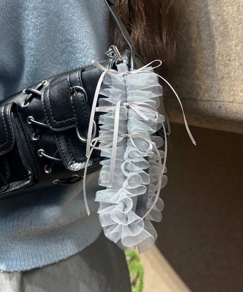 FOREVER 21（フォーエバー トゥエンティーワン）の「チュールリボンショートストラップ（スマホグッズ・レディース・グレー/ブラック・FREE）」の11枚目の写真