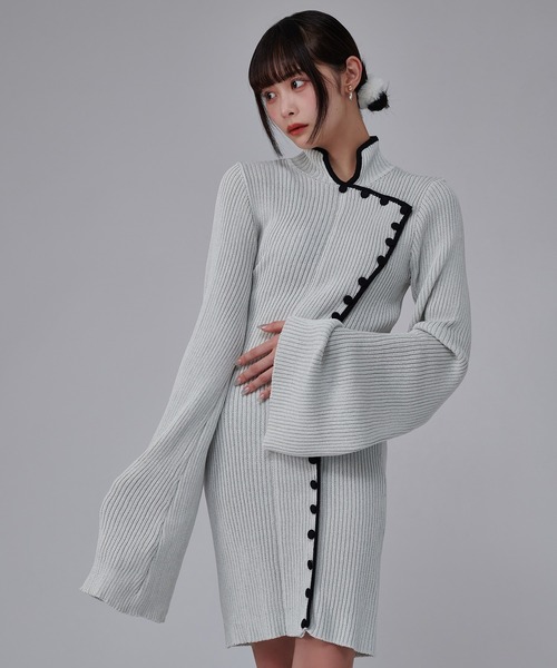 favclo.（ファブクロ）の「China Line Knit Dress / チャイナラインニットワンピース（ワンピース・レディース・ライトホワイト/ブラック・FREE）」の2枚目の写真