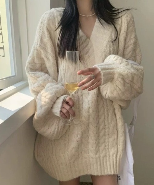 GEMEDA（ジェメダ）の「Vネックケーブルニットセーター（ニット/セーター・レディース・ダークグレー/アイボリー/ピンク/ライトグリーン・M）」の19枚目の写真