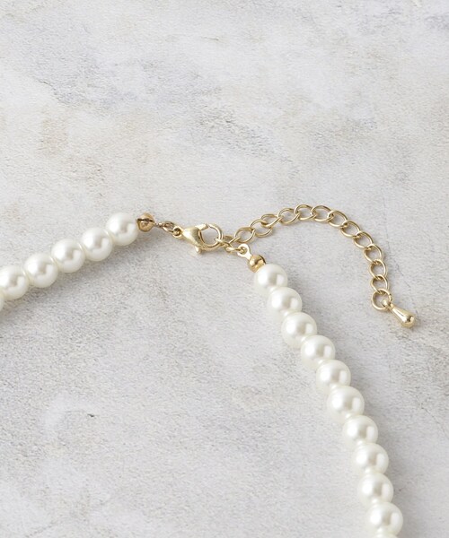 OPAQUE.CLIP（オペークドットクリップ）の「ガラスパールロングネックレス（ネックレス・レディース・オフホワイト・00）」の5枚目の写真