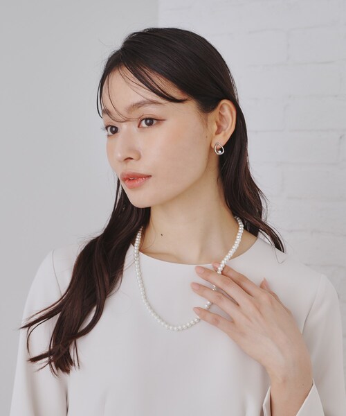 OPAQUE.CLIP（オペークドットクリップ）の「ガラスパールロングネックレス（ネックレス・レディース・オフホワイト・00）」の6枚目の写真