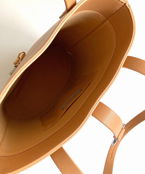 Q(キュー)の「チェーン付きバケットトート(トートバッグ・レディース・ブラック/ベージュ・ONE SIZE)」の15枚目の写真