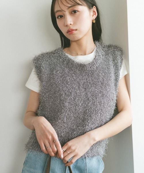 VANNIE U(ヴァニーユー)の「ラメフェザーニットベスト(ベスト・レディース・グレー/アイボリー・FREE)」の17枚目の写真