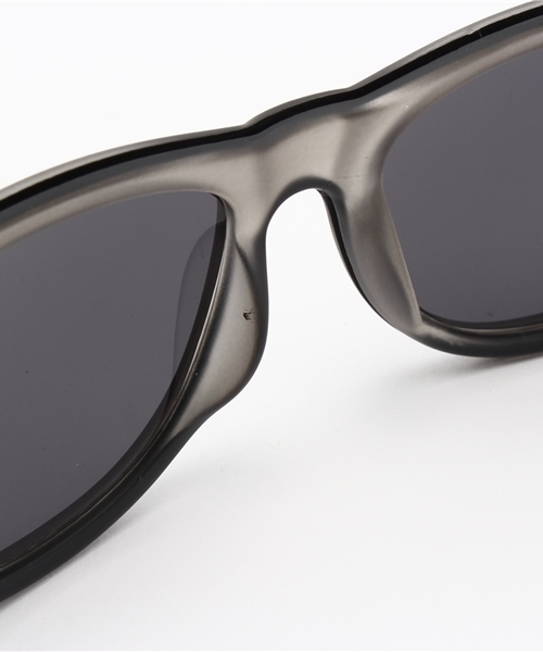 AZUL by moussy（アズールバイマウジー）の「マットフレームウエリントン型サングラス（サングラス・レディース・ブラック/ブラウン・FREE）」の7枚目の写真