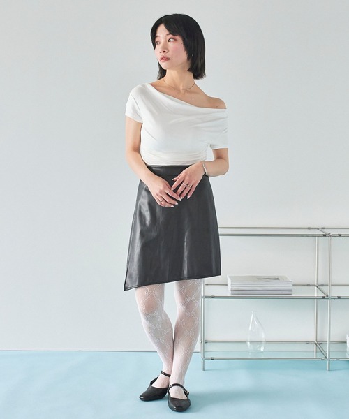 LinoU.(リノユー)の「フェイクレザーミニ丈アシメスカート(スカート・レディース・ブラック/ブラウン・S/M/L)」の5枚目の写真