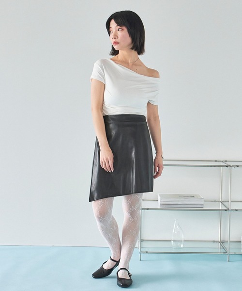 LinoU.(リノユー)の「フェイクレザーミニ丈アシメスカート(スカート・レディース・ブラック/ブラウン・S/M/L)」の6枚目の写真