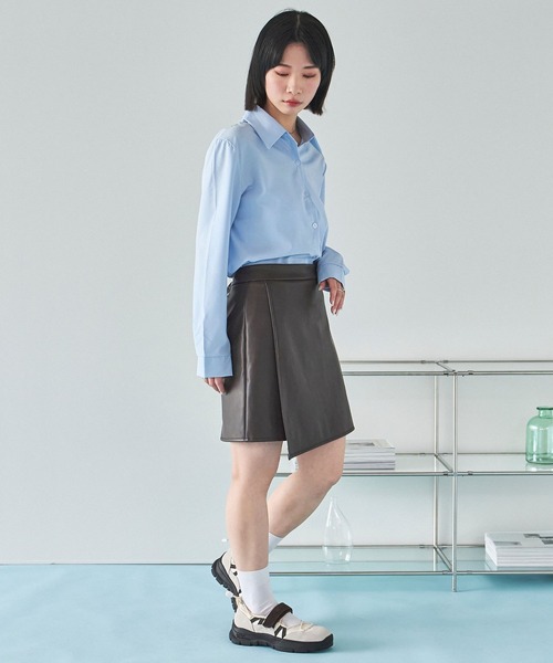 LinoU.(リノユー)の「フェイクレザーミニ丈アシメスカート(スカート・レディース・ブラック/ブラウン・S/M/L)」の8枚目の写真
