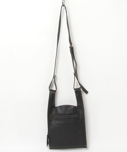 beautiful people(ビューティフルピープル)の「beautiful people/ビューティフルピープル/market shoulder bag in shrink leather(ショルダーバッグ・レディース・キャメル/その他18/ブラック・F)」の4枚目の写真
