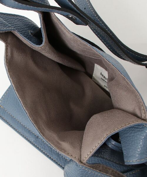 beautiful people(ビューティフルピープル)の「beautiful people/ビューティフルピープル/market shoulder bag in shrink leather(ショルダーバッグ・レディース・キャメル/その他18/ブラック・F)」の5枚目の写真