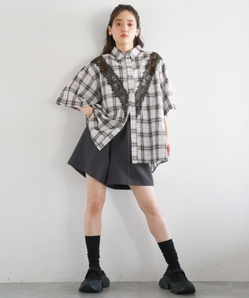 RAGEBLUE(レイジブルー)の「レースドッキング/オンブレチェックシャツ(シャツ/ブラウス・レディース・ホワイト系/ブラック系・FREE)」の15枚目の写真
