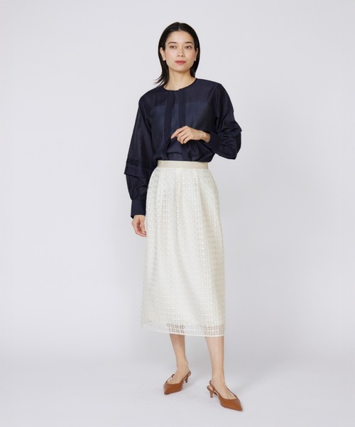 INED（イネド）の「シャイニーローンタックブラウス（シャツ/ブラウス・レディース・ネイビー/ピンク/オフホワイト/ブルー・9号/11号）」の5枚目の写真