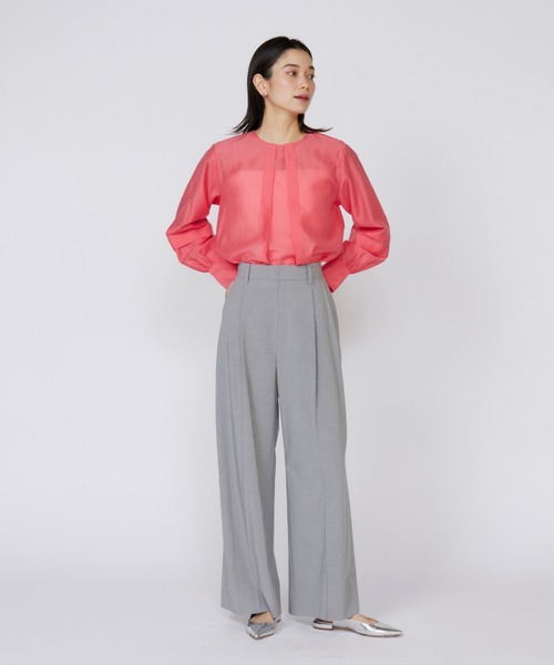 INED（イネド）の「シャイニーローンタックブラウス（シャツ/ブラウス・レディース・ネイビー/ピンク/オフホワイト/ブルー・9号/11号）」の8枚目の写真