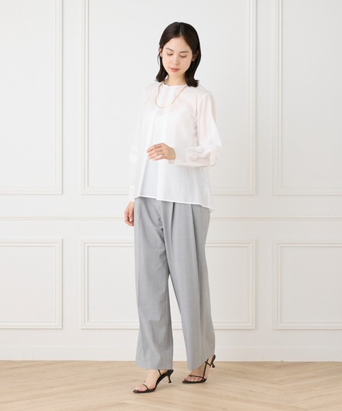 INED（イネド）の「シャイニーローンタックブラウス（シャツ/ブラウス・レディース・ネイビー/ピンク/オフホワイト/ブルー・9号/11号）」の16枚目の写真