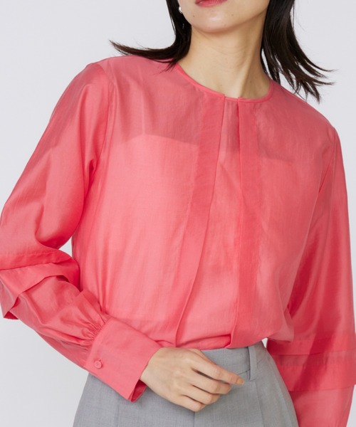 INED（イネド）の「シャイニーローンタックブラウス（シャツ/ブラウス・レディース・ネイビー/ピンク/オフホワイト/ブルー・9号/11号）」の17枚目の写真