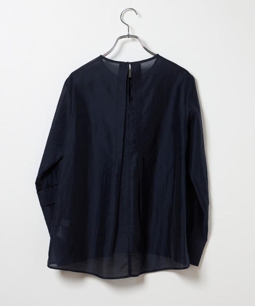 INED（イネド）の「シャイニーローンタックブラウス（シャツ/ブラウス・レディース・ネイビー/ピンク/オフホワイト/ブルー・9号/11号）」の21枚目の写真