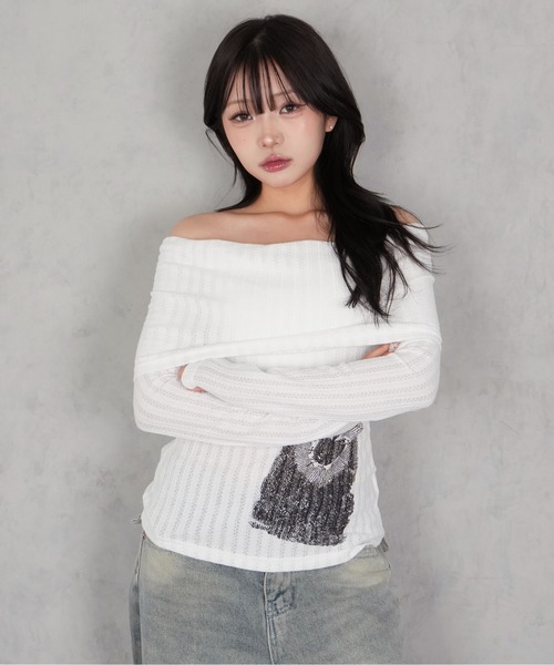 BARELY BLUE(ベアリーブルー)の「【 BARELY BLUE / ベアリーブルー 】 オフショルダー サイド グラフィック ロンT(その他トップス・レディース・ホワイト/ブラック・FREE)」の18枚目の写真