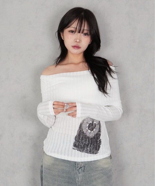 BARELY BLUE(ベアリーブルー)の「【 BARELY BLUE / ベアリーブルー 】 オフショルダー サイド グラフィック ロンT(その他トップス・レディース・ホワイト/ブラック・FREE)」の20枚目の写真