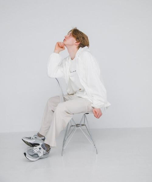 SENSE OF PLACE by URBAN RESEARCH(センスオブプレイスバイアーバンリサーチ)の「『ユニセックス』『UVカット / 撥水』ライトフーディージップパーカー(ナイロンジャケット・メンズ・ブラック/チャコールグレー/ホワイト・MEDIUM/LARGE)」の4枚目の写真