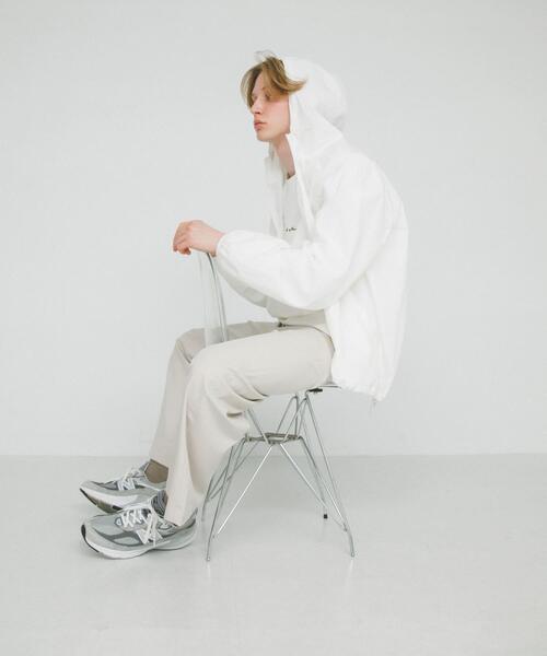 SENSE OF PLACE by URBAN RESEARCH(センスオブプレイスバイアーバンリサーチ)の「『ユニセックス』『UVカット / 撥水』ライトフーディージップパーカー(ナイロンジャケット・メンズ・ブラック/チャコールグレー/ホワイト・MEDIUM/LARGE)」の7枚目の写真