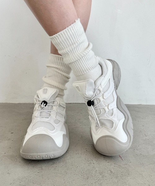 SOLLON.（ソルロン）の「ボリュームソールラインドロストスニーカーサンダル（スニーカー・レディース・ベージュ/ピンク/アイボリー/ブラック・23.5cm/24.5cm）」の6枚目の写真