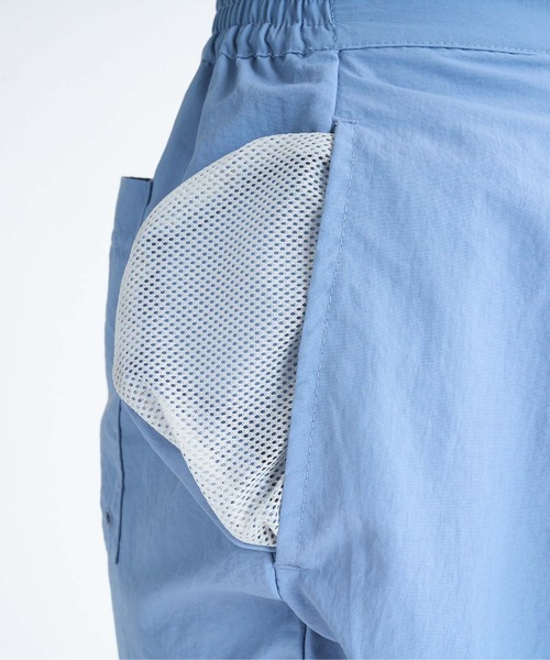 ROXY（ロキシー）の「SWEET HEAVEN SHORTS /ロキシー撥水加工水陸両用タック入りショートパンツ（水着）（水着・レディース・イエロー/ブラック/ブラック系その他・MEDIUM/LARGE/SMALL）」の13枚目の写真