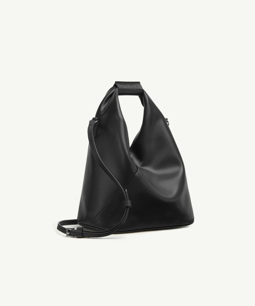 MM6 Maison Margiela（ｴﾑｴﾑｼｯｸｽ ﾒｿﾞﾝ ﾏﾙｼﾞｪﾗ）の「MM6 MAISON MARGIELA Japanese Crossbody Bag SB6WD0026（ボディバッグ/ウエストポーチ・レディース・ブラック・FREE）」の2枚目の写真