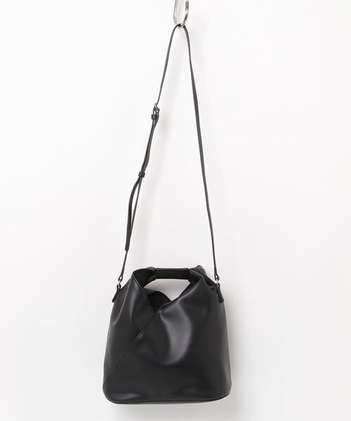 MM6 Maison Margiela（ｴﾑｴﾑｼｯｸｽ ﾒｿﾞﾝ ﾏﾙｼﾞｪﾗ）の「MM6 MAISON MARGIELA Japanese Crossbody Bag SB6WD0026（ボディバッグ/ウエストポーチ・レディース・ブラック・FREE）」の6枚目の写真