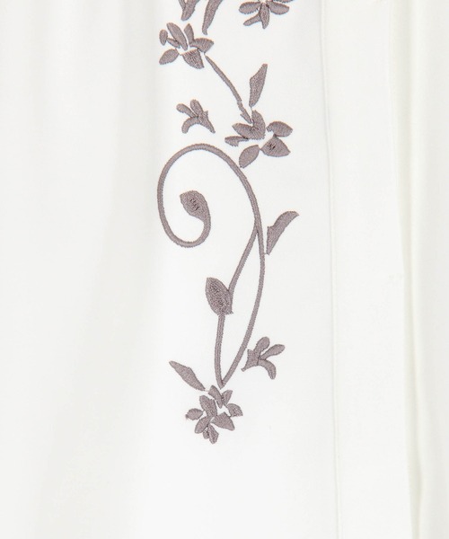 NICOLE CLUB(ニコル クラブ)の「オリエンタル刺繍ブラウス(シャツ/ブラウス・レディース・ネイビー/グリーン/オフホワイト・MEDIUM)」の13枚目の写真