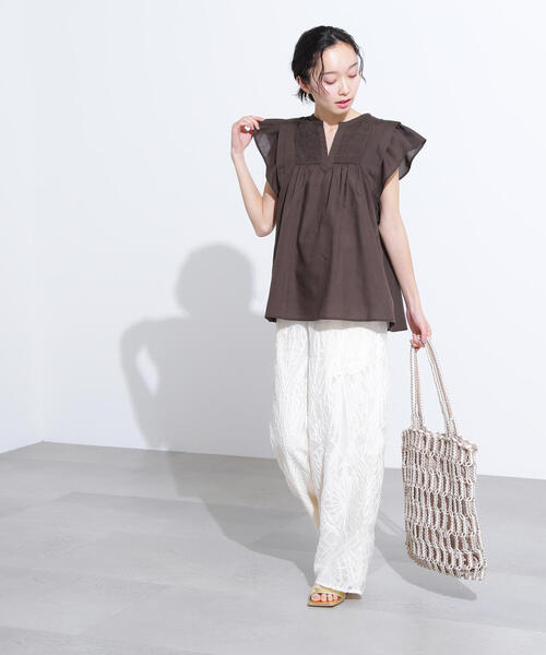 N.（N. Natural Beauty Basic）（エヌエヌナチュラルビューティーベーシック）の「コットンボイルシャーリングブラウス（シャツ/ブラウス・レディース・オフホワイト/ピンク/ブラウン・MEDIUM）」の4枚目の写真