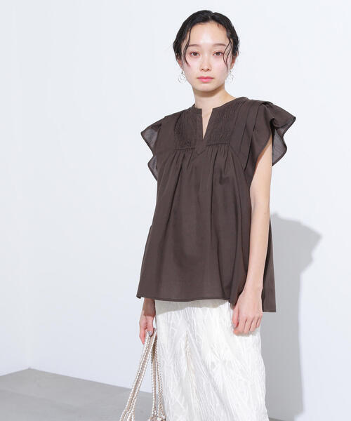 N.（N. Natural Beauty Basic）（エヌエヌナチュラルビューティーベーシック）の「コットンボイルシャーリングブラウス（シャツ/ブラウス・レディース・オフホワイト/ピンク/ブラウン・MEDIUM）」の6枚目の写真