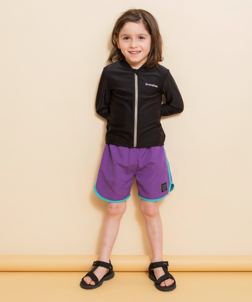 BRANSHES（ブランシェス）の「【水着/SWIM】長袖ラッシュガード（ラッシュガード・キッズ・ライトグリーン/ブラック・110/130/120/150/140/100/90）」の18枚目の写真