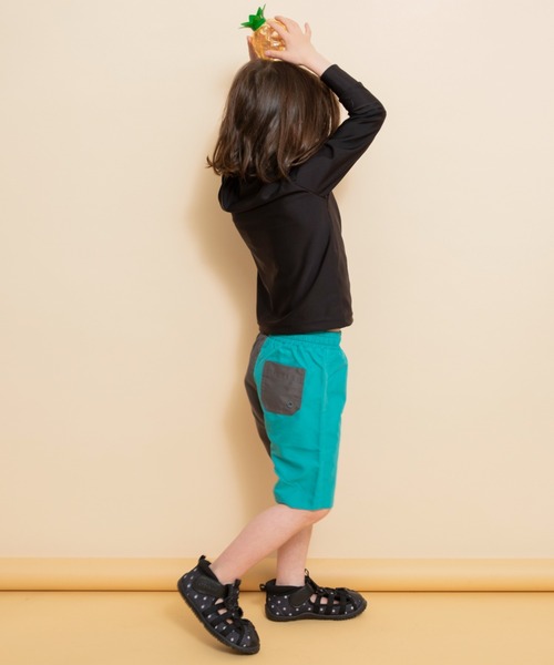 BRANSHES（ブランシェス）の「【水着/SWIM】長袖ラッシュガード（ラッシュガード・キッズ・ライトグリーン/ブラック・110/130/120/150/140/100/90）」の20枚目の写真