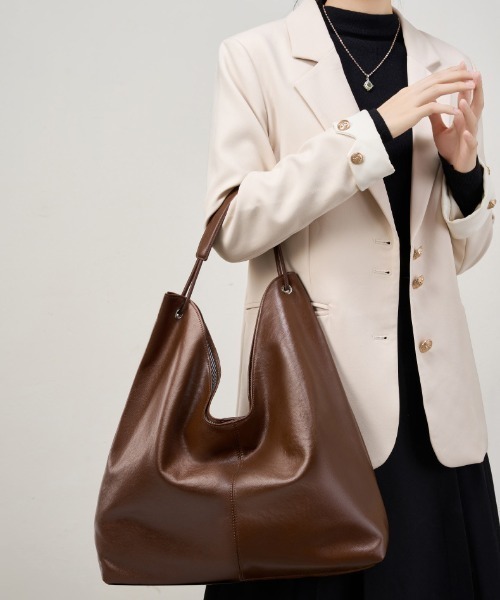NiiNa(ニーナ)の「【 NiiNa / ニーナ 】高品質牛革 ワンハンドル タンニン レザーショルダーバッグ(ショルダーバッグ・レディース・ダークブラウン/ブラウン/ブラック・FREE)」の3枚目の写真
