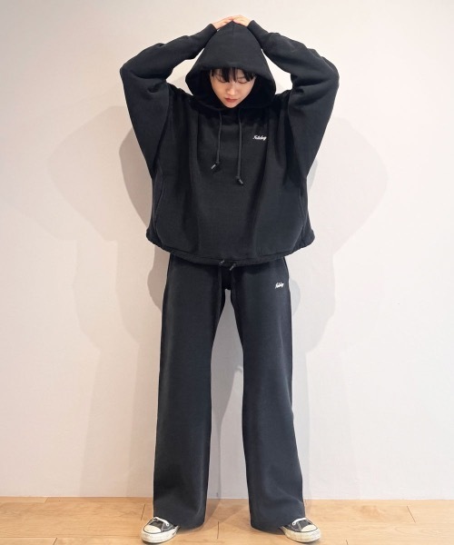 HOLIDAY（ホリデイ）の「ULTRA HEAVY SWEAT WIDE PANTS (HOLIDAY) ウルトラヘビースウェットワイドパンツ (ホリデイ)（スウェットパンツ・レディース・ブラック/シルバーグレー・ONE SIZE）」の3枚目の写真