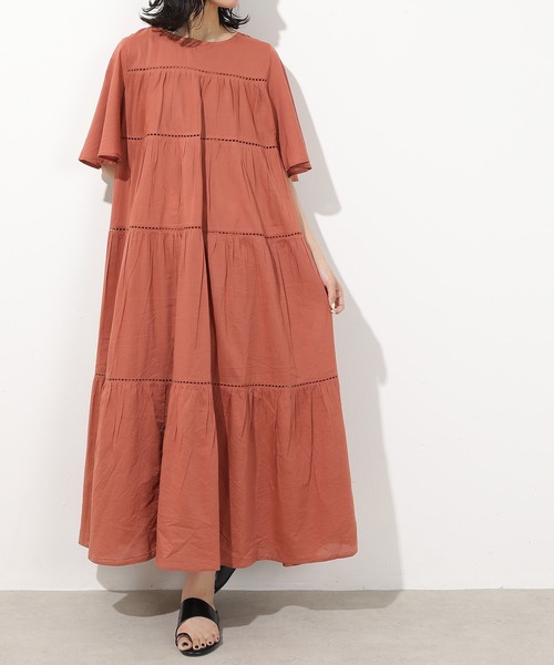 emesuelee(エメスーリー)の「ティアード半袖ワンピース(ワンピース・レディース・ブルー/ブラック/テラコッタ・フリー)」の3枚目の写真