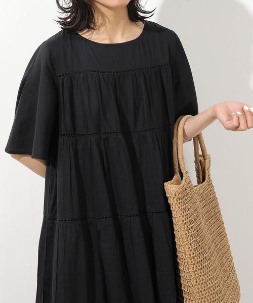 emesuelee(エメスーリー)の「ティアード半袖ワンピース(ワンピース・レディース・ブルー/ブラック/テラコッタ・フリー)」の13枚目の写真